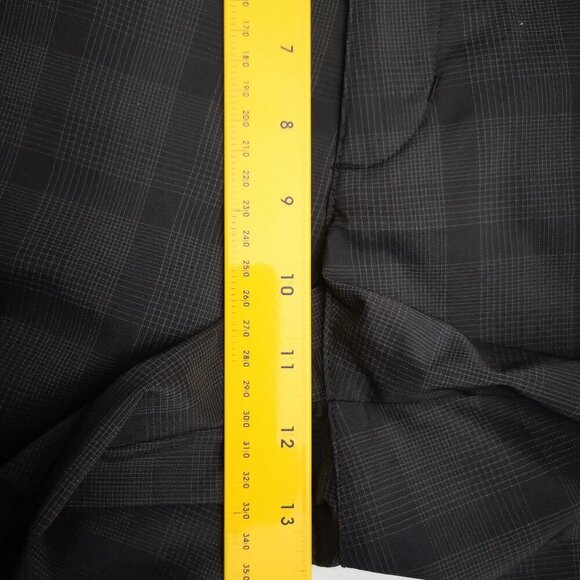 Avia Men's Size Medium Dark Grey & Black Plaid Zipper & Button Closure Shorts - Picture 12 of 13